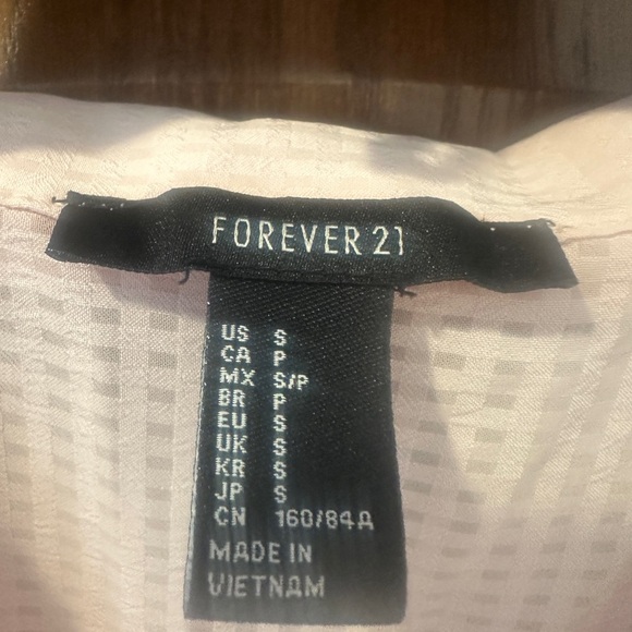 Forever 21 Button down pink crop top - Picture 2 of 3